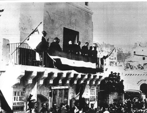 Benito Mussolini a Matera, accolto trionfalmente, resta lontano dai Sassi