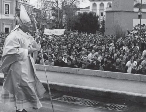 Con la sua visita Papa Giovanni Paolo II regala gioia ai materani