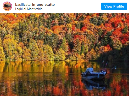 I colori intensi del foliage accendono i laghi di Monticchio