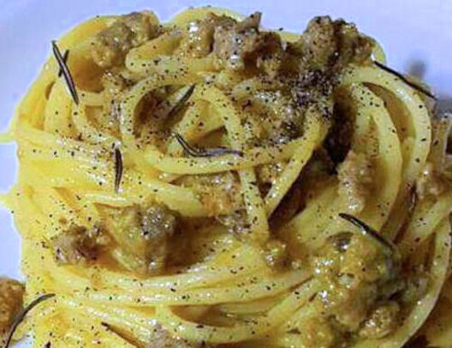 Spaghetti con zafferano e salsiccia lucanica
