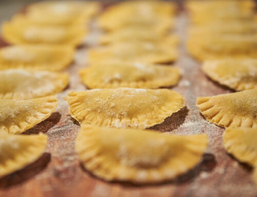 Ravioli alle fragole Candonga ripieni con crema di fave