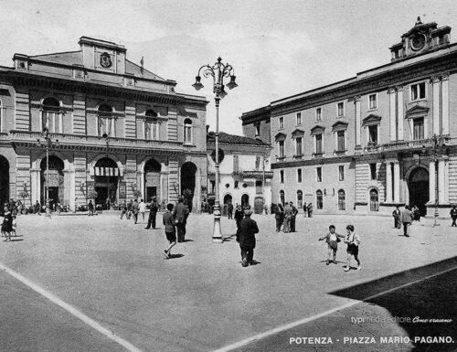 Istantanea dagli anni '30: gli incontri a Piazza Prefettura