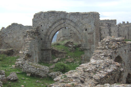Il Castello di Uggiano e lo splendore struggente delle rovine