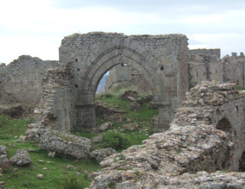Il Castello di Uggiano e lo splendore struggente delle rovine