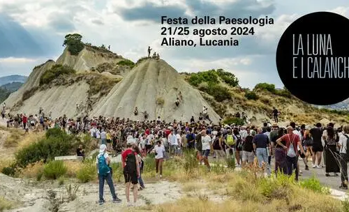 La luna e i calanchi ad Aliano